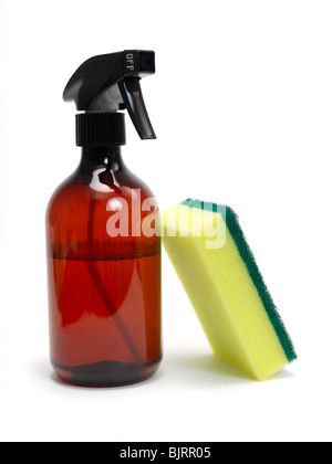 Ambientalmente sicuro di prodotti per la pulizia isolata contro uno sfondo bianco Foto Stock
