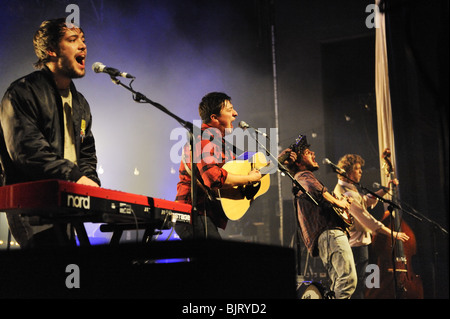 Folk-rock band Mumford e figli in concerto a Wolverhampton 6 Marzo 2010 Foto Stock