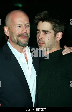 BRUCE WILLIS e Colin Farrell 'HARTS GUERRA' LA PREMIER MANN NATIONAL THEATRE DI WESTWOOD LA USA 12 febbraio 2002 Foto Stock