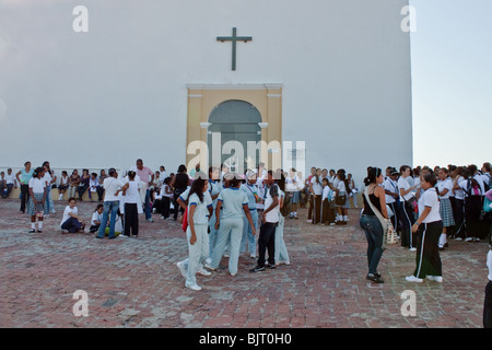 Giovani pellegrini a La Popa Monastero Cartagena Colombia Foto Stock