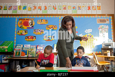 Detroit, Michigan - Primo grado insegnante Ivy Bailey a MacDowell scuola elementare. Foto Stock