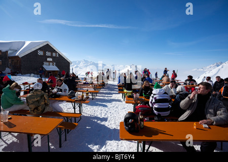 Ulmer Hutte Ristorante di montagna in St San Anton am Arlberg in inverno la neve Alpi austriache Austria Europa Foto Stock