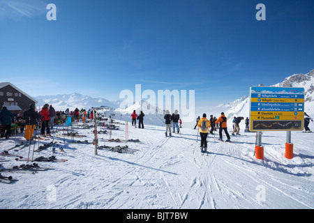 Ulmer Hutte Ristorante di montagna in St San Anton am Arlberg in inverno la neve Alpi austriache Austria Europa Foto Stock