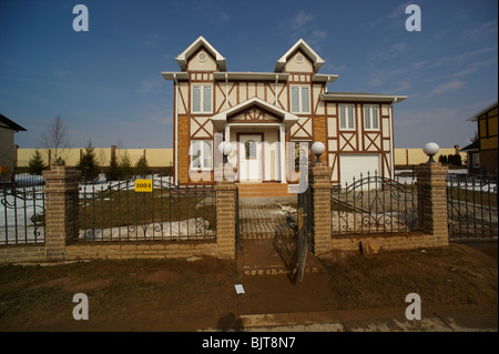 Casa, Russia, regione di Mosca, il villaggio "Princes Lago' Foto Stock