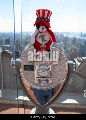 A gettone binocolo, orsacchiotto New York, parte superiore della roccia, Rockefeller Rockefeller Center Empire State bld. Foto Stock