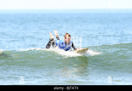 DAVID CHOKACHI PROGETTO SALVARE IL NOSTRO SURF 1ST annuale SURFATHON CELEBRITÀ CONCORSO SURF SANTA MONICA LOS ANGELES CA USA 05 Aprile Foto Stock