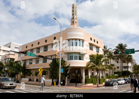 Progettato da Henry Hohauser e costruito nel 1938, l'Essex House hotel a South Beach, Miami, Florida, Stati Uniti d'America Foto Stock