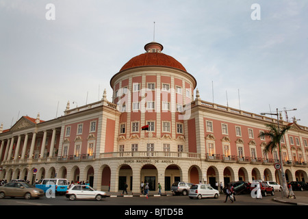 La Banca nazionale. ( Banco de Nacional de Angola.) marginale, Luanda, Angola. L'Africa. Foto Stock