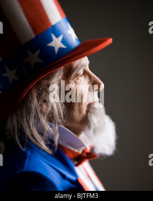 Ritratto di uomo in Uncle Sam's costume, studio shot Foto Stock