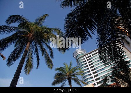 La Sonangol grattacielo che è capo quarti per la società petrolifera nazionale- Sonangol. Luanda. Angola. L'Africa. Foto Stock