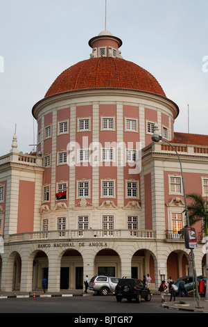 La Banca nazionale. ( Banco de Nacional de Angola.) marginale, Luanda, Angola. L'Africa. Foto Stock