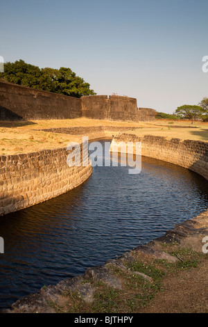 India Kerala, Palakkad, Tipu Sultan's Fort, a bult da Haider Ali nel 1766, bastioni meridionali e il fossato Foto Stock