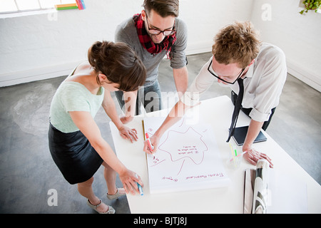 Designer di moda al lavoro Foto Stock