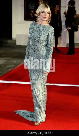 SIENNA MILLER 2007 ORANGE BRITISH ACADEMY FILM AWARDS Royal Opera House di Londra Inghilterra 11 Febbraio 2007 Foto Stock