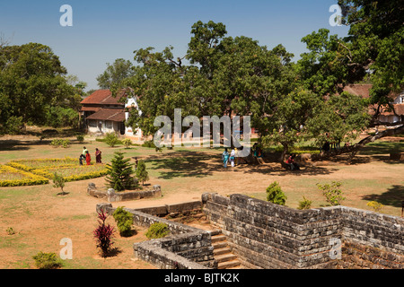 India Kerala, Palakkad, Indiano visitatori all'interno Tipu Sultan's Fort, a bult da Haider Ali nel 1766 Foto Stock