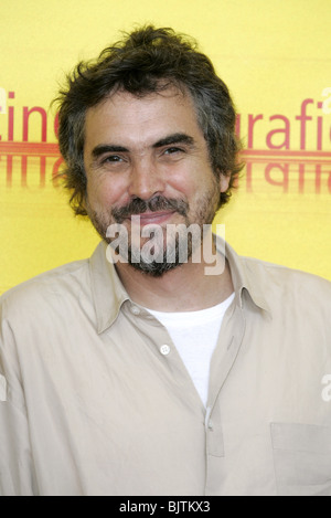 ALFONSO CUARON ORIZZONTI GIURIA PHOTOCALL Lido Venezia Italia 03 Settembre 2004 Foto Stock