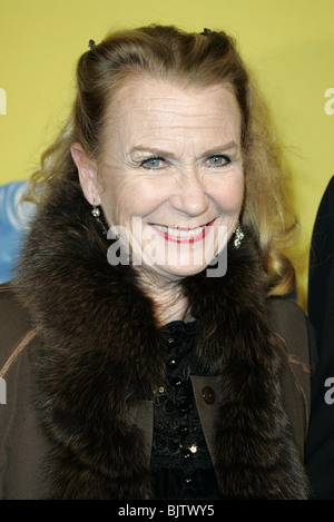 JULIET MILLS 13TH Annuale BAFTA/LA BRITANIA Beverly Hilton Hotel di BEVERLY HILLS LOS ANGELES STATI UNITI D'AMERICA 04 Novembre 2004 Foto Stock