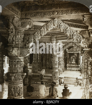 Tempio di Vimal Vasahi, Mount Abu, Rajasthan, India.Artista: Underwood & Underwood Foto Stock