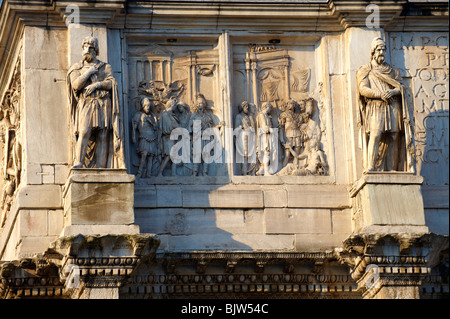 Dettagli dell'Arco di Costantino . Roma Foto Stock