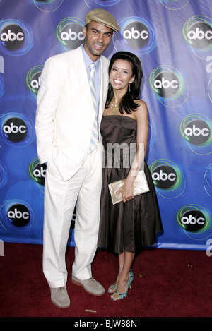 EVA LONGORIA e Tony Parker ABC TV SUMMER PRESS TOUR PARTY DI ABBEY WEST HOLLYWOOD LA USA 27 Luglio 2005 Foto Stock