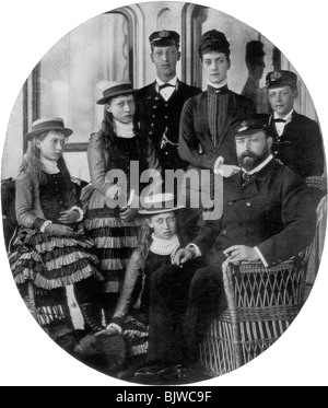 Il principe e la Principessa di Galles con la loro famiglia a bordo del Royal Yacht, XIX secolo (1910). Artista: sconosciuto Foto Stock
