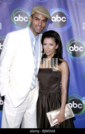 EVA LONGORIA e Tony Parker ABC TV SUMMER PRESS TOUR PARTY DI ABBEY WEST HOLLYWOOD LA USA 27 Luglio 2005 Foto Stock