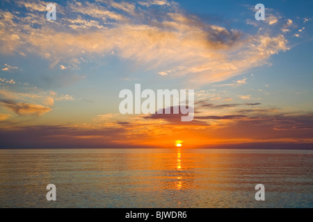 Tramonto sul Golfo del Messico da Venice Beach in Florida Venezia Foto Stock