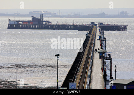 Southend Pier è un importante punto di riferimento di Southend-on-Sea essex England Regno unito Gb Foto Stock