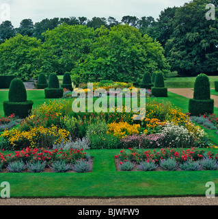 Il tradizionale parterre formale a Blickling Hall giardino in Norfolk Foto Stock