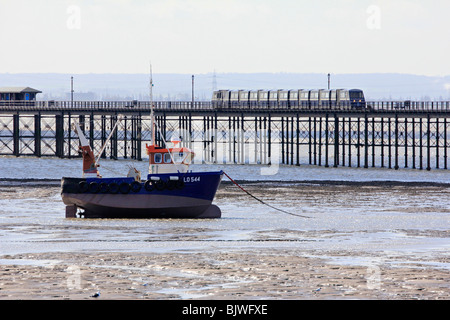 Southend Pier è un importante punto di riferimento di Southend-on-Sea essex England Regno unito Gb Foto Stock