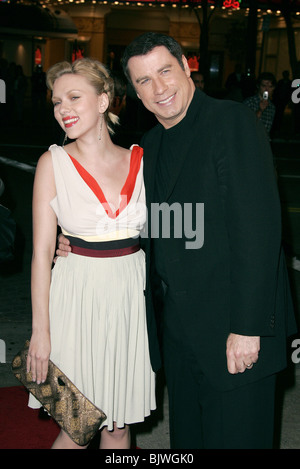 SCARLETT JOHANSSON & John Travolta una canzone d'AMORE PER BOBB LUNGA LOS WESTWOOD LOS ANGELES USA 13 Dicembre 2004 Foto Stock