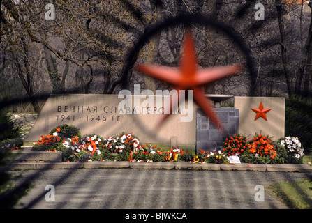 Un memoriale per i soldati russi uccisi durante la Guerra Mondiale ll a Potsdam, Germania Foto Stock