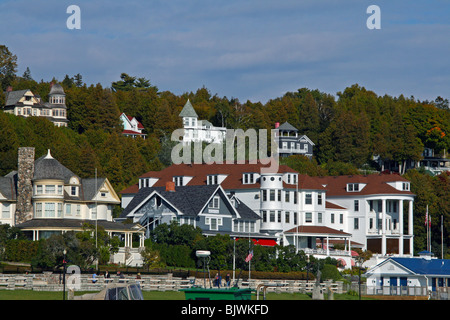 Case con vista sul porto a Mackinaw Island Michigan USA, di Carol Dembinsky/Dembinsky Photo Assoc Foto Stock