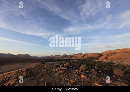 Vista di Hoarusib valley in Kaokoland Namibia al tramonto Foto Stock