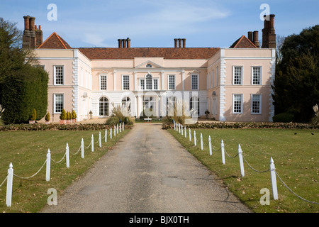 Hintlesham Hall Hotel, Suffolk. Facciata georgiana frontage aggiunto al Tudor Manor House. Foto Stock