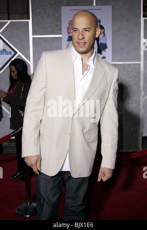 VIN DIESEL IL SUCCHIETTO premiere del film EL CAPITAN THEATRE HOLLYWOOD LOS ANGELES STATI UNITI D'AMERICA 01 Marzo 2005 Foto Stock