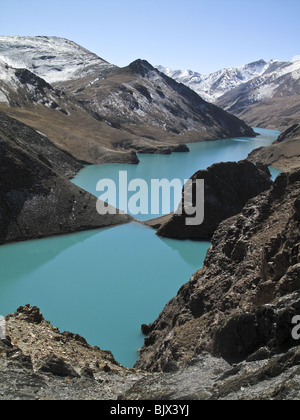 Il Tibet è sacro Yamdrok Tso Lago. Noto come Yamzho Yumco in tibetano. Foto Stock