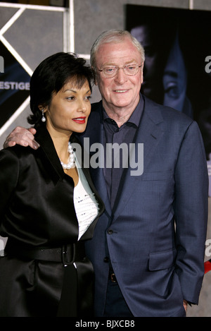 SHAKIRA CAINE & Michael Caine PRESTIGE PREMIERE MONDIALE HOLLYWOOD LOS ANGELES STATI UNITI D'AMERICA 17 Ottobre 2006 Foto Stock