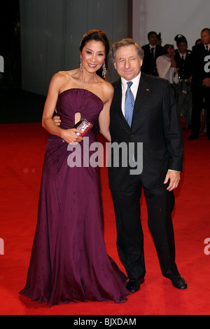 MICHELLE YEOH & Jean Todt lontano nord premiere del film 64ESIMO FESTIVAL DEL CINEMA DI VENEZIA LIDO Venezia Italia 30 Agosto 2007 Foto Stock