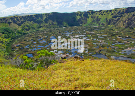 Rano Raraku vulcano, l'isola di pasqua, Cile Foto Stock