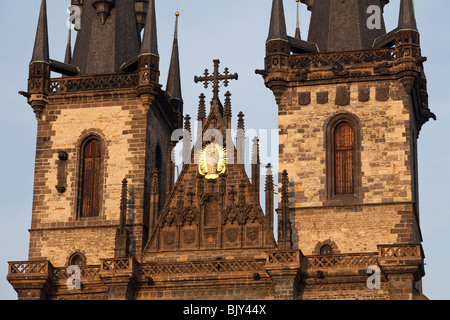 La chiesa di Nostra Signora di Týn, Old Town Hall Square, Praga, Repubblica Ceca Foto Stock