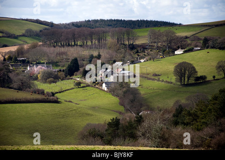 Borgo accoccolato in campi vicino a Stoke Fleming,South Hams,Devon,combe Foto Stock