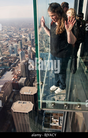 La battuta - piattaforma di osservazione (lo skydeck) sulla parte superiore della Willis (ex) Sears Tower a Chicago, Illinois, Stati Uniti d'America Foto Stock