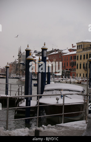 Venezia nella neve - taxi acquei, Canal Grande Foto Stock