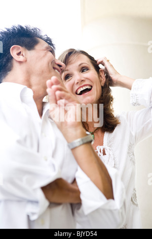 Close-up di mezza età giovane ridere insieme Foto Stock