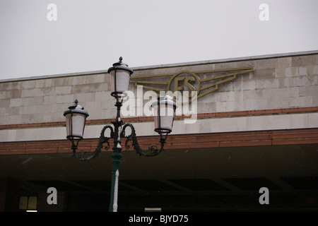 Venezia nella neve - Ferrovia Santa Lucia - Stazione ferroviaria Foto Stock
