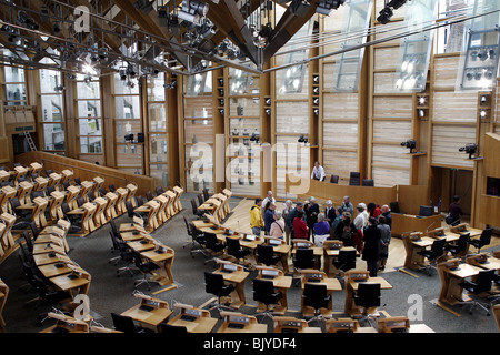 L'edificio del parlamento scozzese, Aula di discussione, tour guidato, Holyrood, Edimburgo, Scozia Foto Stock