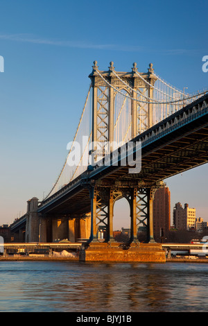 La mattina presto presso il ponte di Manhattan a New York City USA Foto Stock