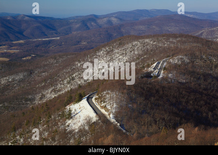 Appalachian Trail, sul piccolo uomo sassosi di montagna, guardando Skyline Drive, Parco Nazionale di Shenandoah, Virginia, Stati Uniti d'America Foto Stock