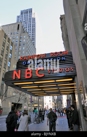 Ingresso a 30 Rockefeller Center, casa della televisione NBC, il Rainbow Room e la parte superiore della roccia Observation Deck, New York City Foto Stock